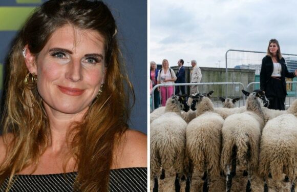 Amanda Owen admits sending her kids to school ‘smelling of silage’