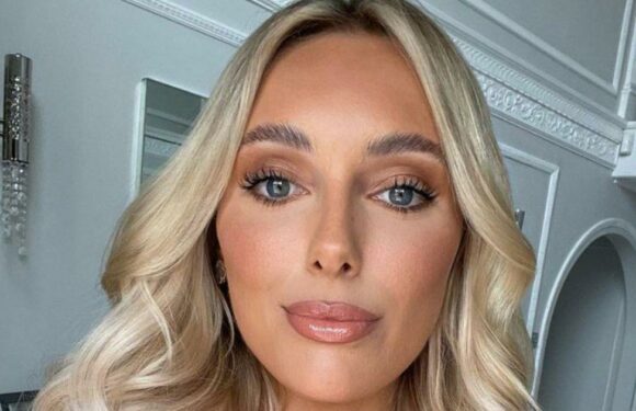 Amber Turner shows off a ‘mushroom blonde’ hair colour and genius blow-dry hack