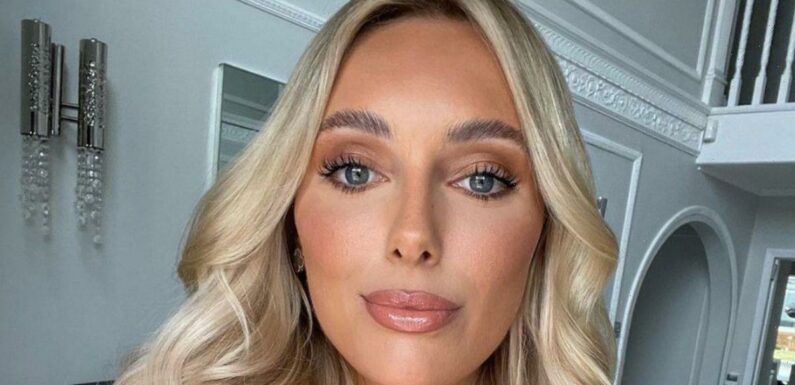 Amber Turner shows off a ‘mushroom blonde’ hair colour and genius blow-dry hack