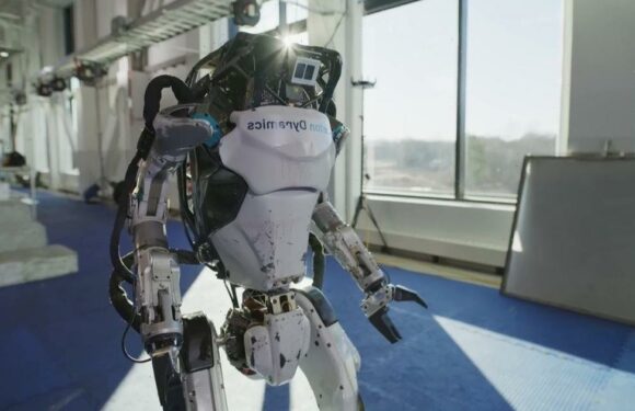‘Atlas’ robot is now able to ‘take builders’ jobs’ thanks to new metal hands