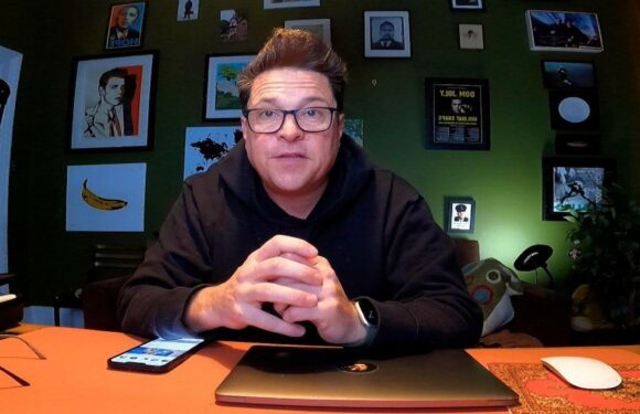 Average adult thinks they could only last 5 hours without mobile phone