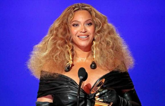 Beyonce Sparkled in a Ukrainian-Designed Corset During Dubai Concert: Details