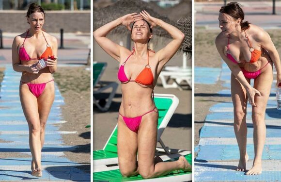Bikini-clad Chanelle Hayes showcases incredible nine-stone weight