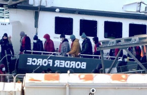British Border Force officers patrol French beaches for the first time