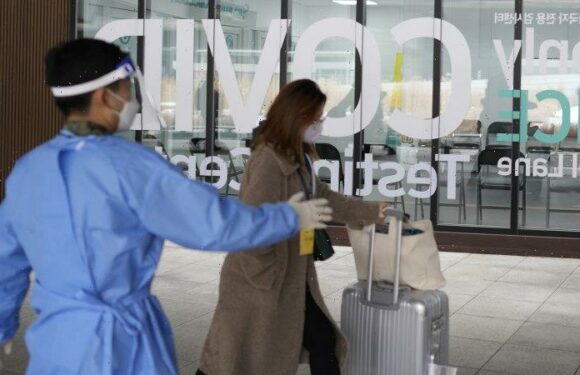 China halts visas for Japan, South Korea in COVID-19 spat