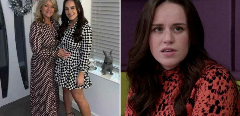 Coronation Street’s Faye Windass actress Ellie looks worlds away from the soap in snaps with her glamorous mum | The Sun