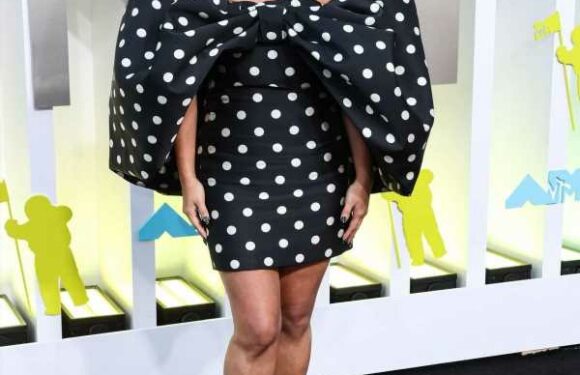 Golden Globes pianist Chloe Flower: I was not playing over the speeches