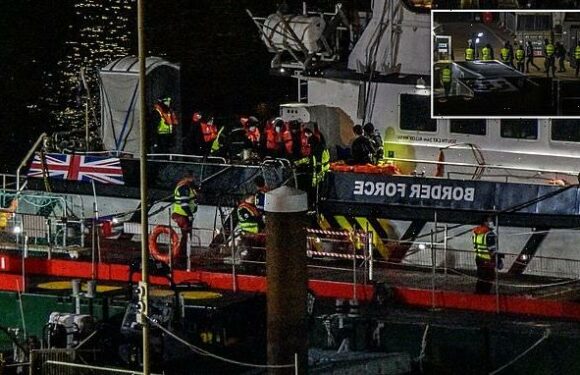 Hundreds of migrants brave freezing weather to cross English Channel