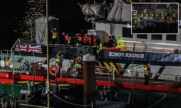 Hundreds of migrants brave freezing weather to cross English Channel
