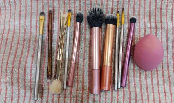I cleaned makeup brushes in the washing machine – they look like new