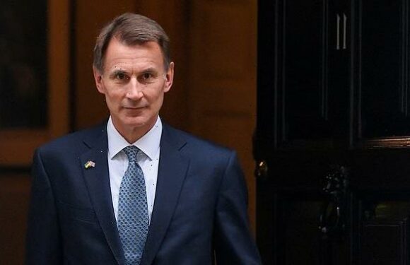 Jeremy Hunt wants to extend 5p fuel duty cut