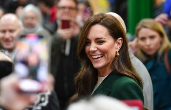 Kate is gorgeous in green coat and gold hoops for latest appearance