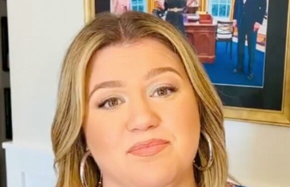 Kelly Clarkson Granted Restraining Orders Against Two People