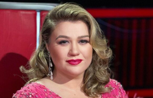 Kelly Clarksons Stalker Thrown in Jail for Violating Restraining Order