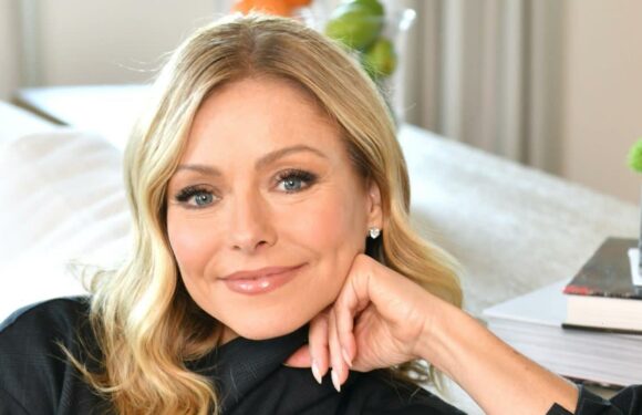 Kelly Ripa describes being asked to leave from work during latest show