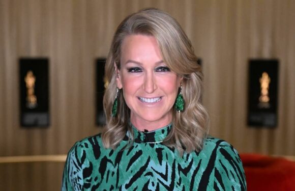 Lara Spencer shares incredible family portrait following untimely leg injury