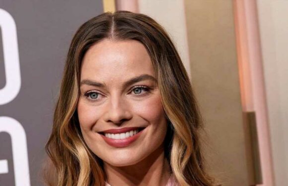 Margot Robbie Prepped for the Golden Globes With This Vitamin C Serum