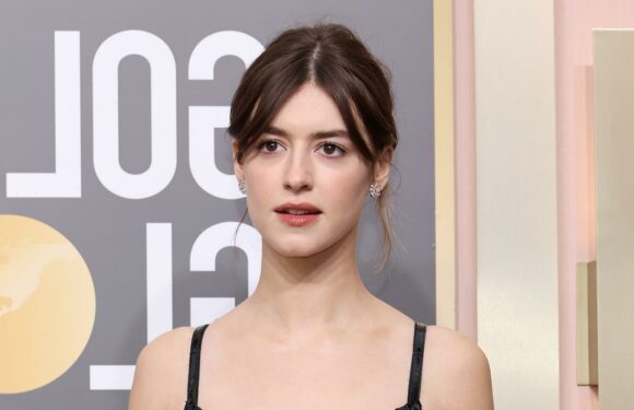 Nominee Daisy Edgar-Jones Hits the Red Carpet at Golden Globe Awards 2023