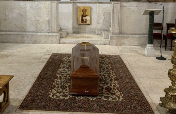 Pell’s wooden casket lies in state as his posthumous attack on Pope overshadows funeral