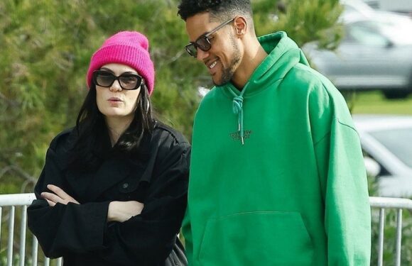 Pregnant Jessie J enjoys stroll with rarely seen boyfriend after announcing sweet news