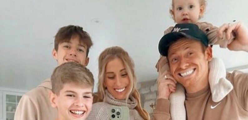 Pregnant Stacey Solomon flaunts blossoming bump in sweet snap with all her kids