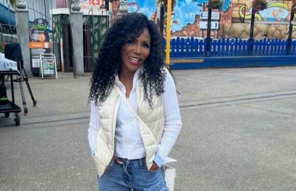 Sinitta Fakes Her Age on Dating App