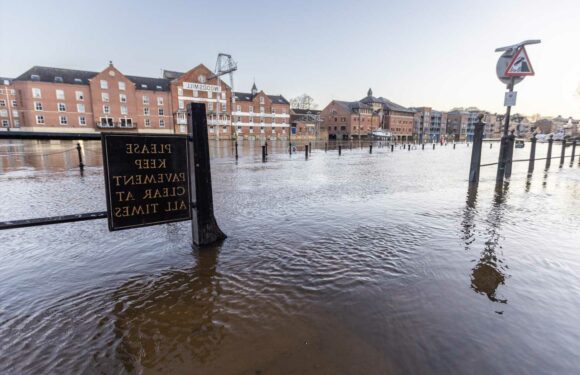 UK weather – Brits could be hit by floods and power cut chaos before snowfall as temperatures plunge to -1C | The Sun