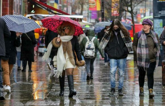 UK weather – Brits hit with warning for 70mph gale force winds and heavy rain this weekend | The Sun