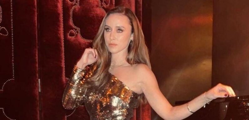 Una Healy and boxer David Haye fuel romance rumours as they hold hands in holiday snap