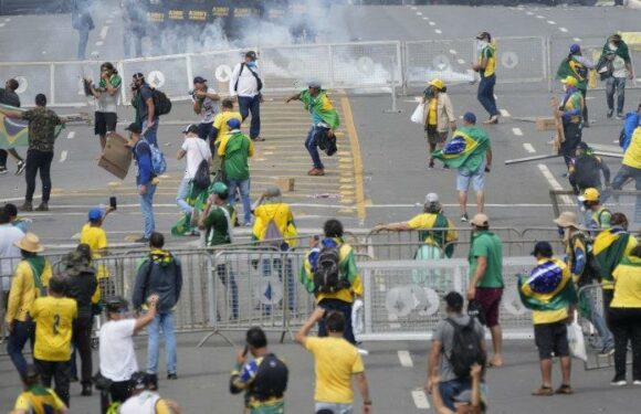 Wary of the military, Lula sacks guards for Brazil’s presidential residence