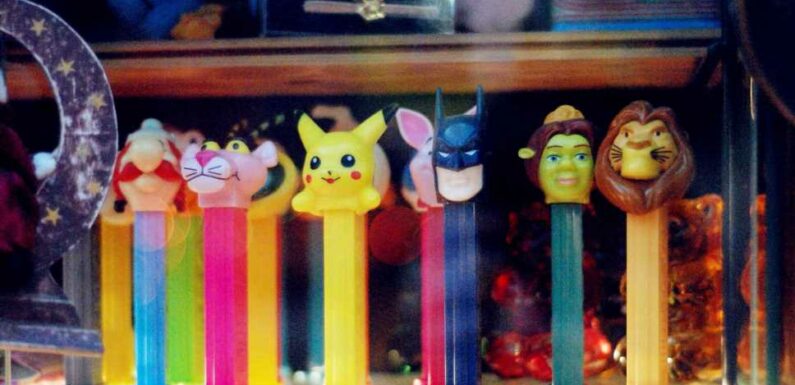What is a Pez dispenser and how do you load one? | The Sun