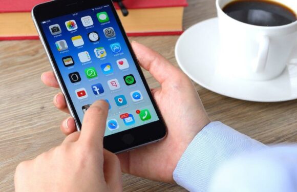 iPhone ‘screen shrinker’ hack is gamechanger for people with very small hands