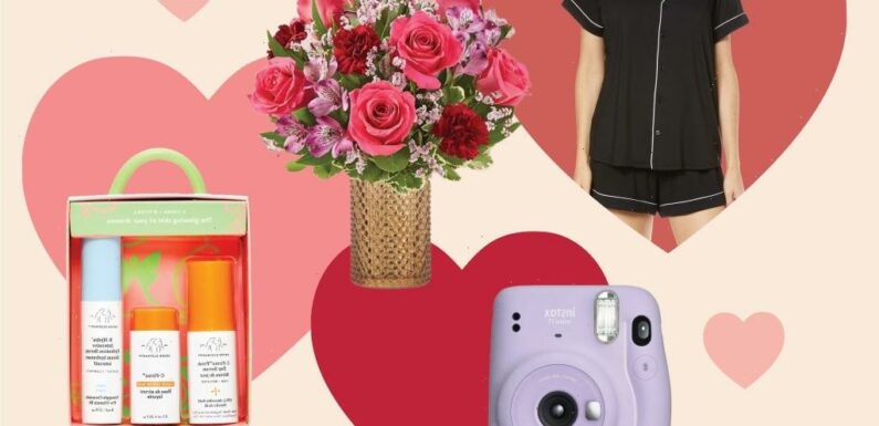 12 Valentine's Day Gifts Moms Will Love