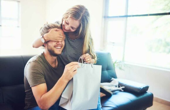 34 Best Valentine's gifts for him UK 2023 – from aftershave to boozy gifts and subscriptions | The Sun