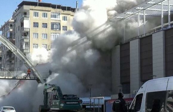 Apartment block collapses around demolition workers in Turkish town