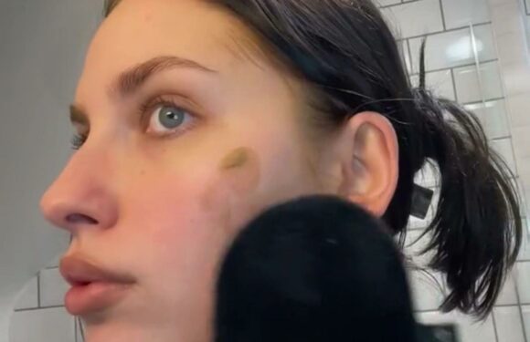 Beauty fan tries viral tanning hack to contour your face & leave your skin glowy and the result leave everyone stunned | The Sun