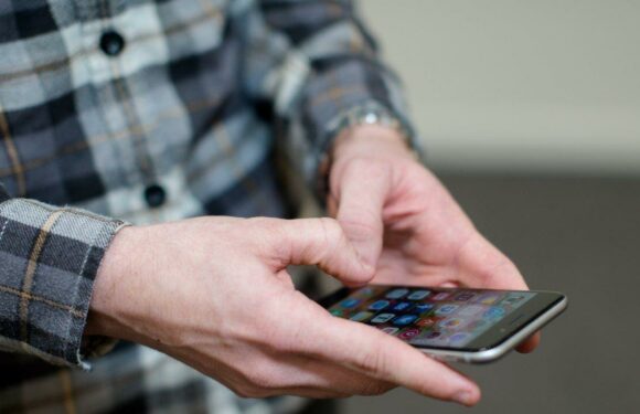 Behavioural expert shares top 10 mobile phone personalities