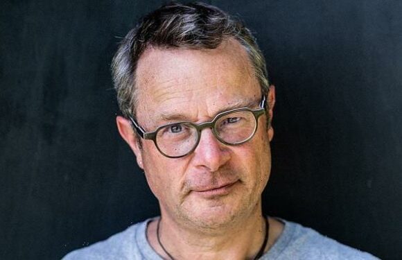 Couples should buy local flowers, Hugh Fearnley-Whittingstall says