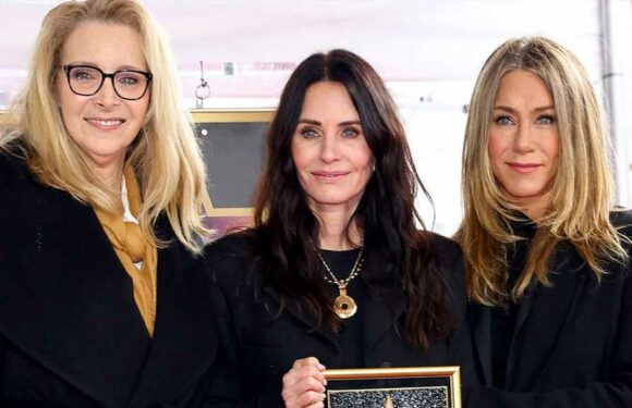 Courteney Cox Gets 'Friends' Reunion with Aniston and Kudrow at Walk of Fame