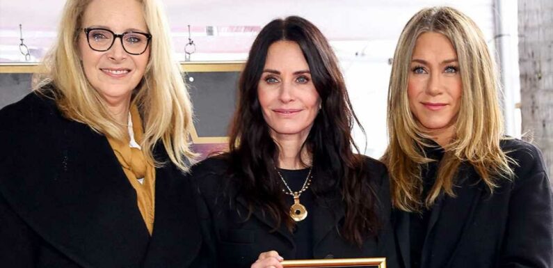 Courteney Cox Gets 'Friends' Reunion with Aniston and Kudrow at Walk of Fame