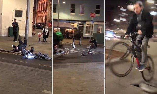 Cyclist performs dangerous stunt before smashing into Deliveroo worker