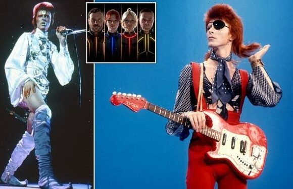 David Bowie to be 'brought back to the stage via virtual-reality'