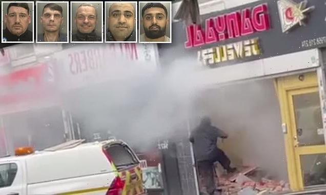 Gang ram raid jewellers with pick up truck and steal £300,000 of gold
