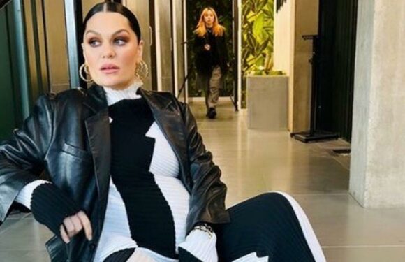 Jessie J ‘loudly sobs’ while putting pram together as she prepares to give birth to son