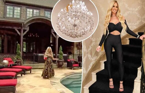 Kim Zolciak shows off mansions massive chandelier amid foreclosure reports