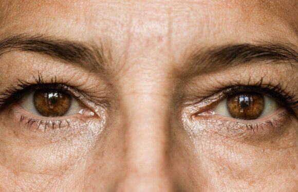 Lift hooded eyes with basic eyeshadow tip for mature complexions