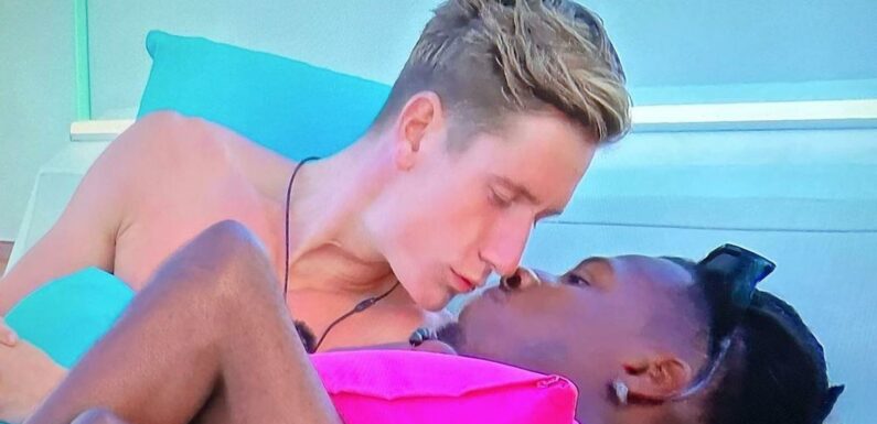 Love Island fans beg Will and Shaq to couple up as they kiss in unseen clip