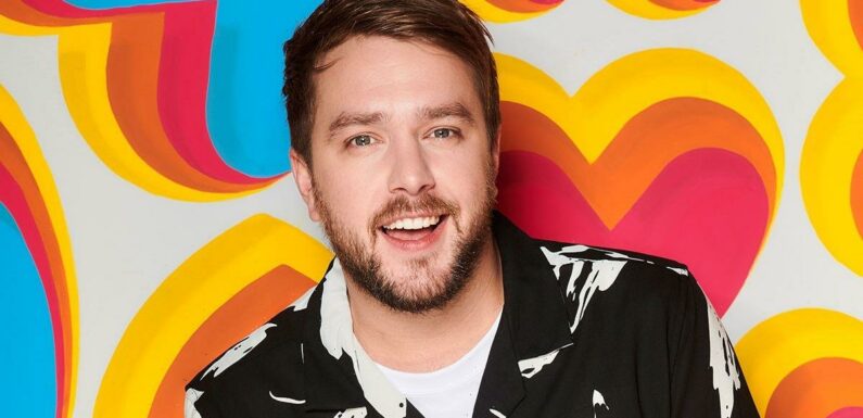 Love Islands Iain Stirling drops winning couple hint as unseen footage airs