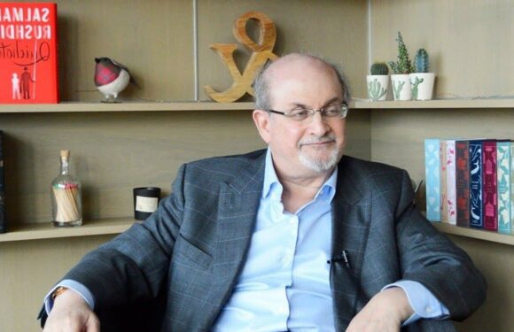 Salman Rushdie Has Found It Very, Very Difficult to Write as He Suffers PTSD After Stabbing