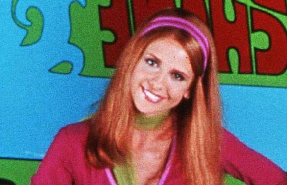 Sarah Michelle Gellar: Daphne, Velma Kiss Was Cut From 'Scooby-Doo' Movie